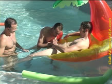 causa259_poolside_threeway_preview_images_003.jpg (57kb)