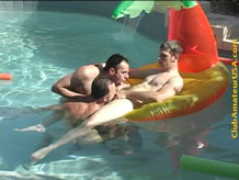 causa259_poolside_threeway_preview_images_004.jpg (55kb)
