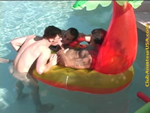 causa259_poolside_threeway_preview_images_006.jpg (54kb)